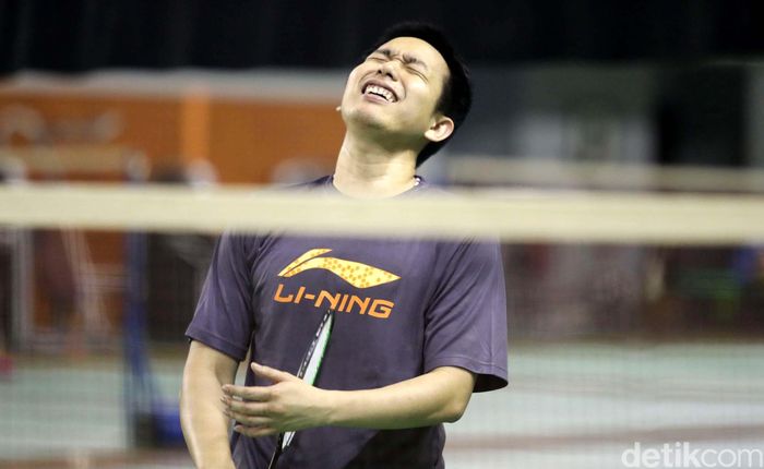 Magang di Pelatnas, Hendra Setiawan Bidik Piala Thomas dan All England Hendra Setiawan Kembali ke Pelatnas
Pebulutangkis senior indonesia Hendra Setiawan berlatih di Pelatnas PBSI di Cipayung, Jakarta, Jumat (12/1/2018). Hendra Setiawan kembali masuk ke Pelatnas PBSI setelah sempat keluar Pelatnas selama satu tahun terakhir. Grandyos Zafna/detikcom