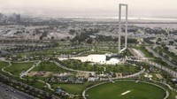 Tugu bingkai foto terbesar itu terletak di Zabeel Park yang menyajikan pemandangan sepajang 93 meter dari jembatan. Inhabitat/Istimewa.