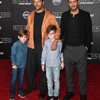 Foto-foto mesranya ini kini tinggal kenangan. Ricky Martin tidak menyebutkan alasan perpisahan mereka, namun keduanya akan terus bersama membesarkan kedua anak mereka. Ricky Martin sendiri punya dua anak lain yang juga lahir dari rahim ibu pengganti. Foto: dok. Getty Images