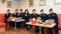 Brevet ini diberikan oleh Panglima TNI Marsekal Hadi Tjahjanto kepada Susi dan Menteri Luar Negeri Retno LP Marsudi, Menteri Perhubungan Budi Karya dan Kapolri Jenderal Tito Karnavian. Istimewa/IG @budikaryas.