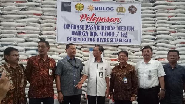 Beras Bulog di Makassar