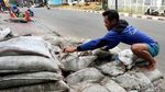 Cegah Banjir, Gorong-gorong Jalan Kemang Dibersihkan