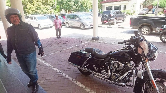 Bumm!!! Plt Wali Kota Cilegon Ngantor Naik Harley-Davidson