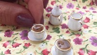 Kopi Turki mini ini menggemaskan! Teko dan cangkirnya yang mini telihat anggun. Foto: Instagram Mini Yemek