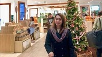 Sri Wahyumi juga sempat mengunjungi Hawaii. Ini fotonya di bandara.