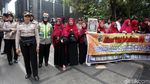 Adem Bener, Polwan Cantik Ikut Jaga Demo di Kantor Facebook