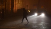 Pemerintah berharap angin akan bertiup kencang dan menyebabkan kabut hilang bergeser. (Foto: Dok. REUTERS/Clodagh Kilcoyne)