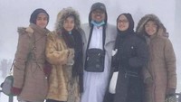 Pengacara Habib Rizieq, Kapitra Ampera mengatakan Habib Rizieq diundang ke Turki untuk silaturahmi. Kapitra mengirimkan foto-foto Habib Rizieq sekeluarga di Turki, salah satunya saat mereka berpose di tengah salju. Keluarga Habib Rizieq tampak memakai coat tebal.