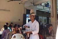 Pelayan di Indian Coffee House Kolkata