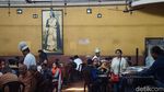 Foto: Warung Kopi Paling Hits di India Berumur 142 Tahun