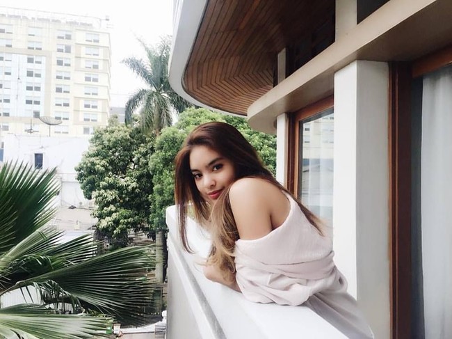 Memiliki rambut lurus panjang dengan sorot matanya yang berbinar membuat Syandria dikagumi banyak netizen. Foto: Instagram