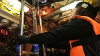 Berkesempatan mencoba kapal selam terbaru milik TNI, KRI Nagapasa 403, penjaga kedaulatan dalam kesenyapan, tulis Susi dalam akun instagramnya. Istimewa/IG @susipudjiastuti115.