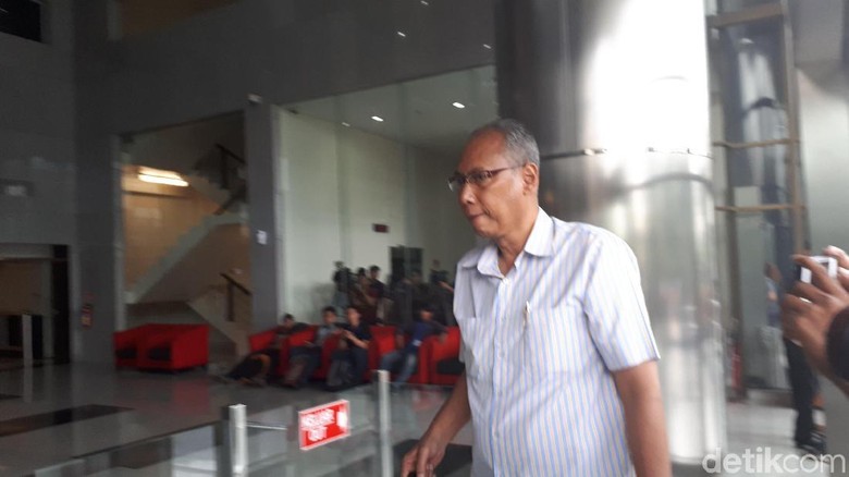 Kasus Merintangi Penyidikan, dr Bimanesh Penuhi Panggilan KPK Kasus Merintangi Penyidikan, dr Bimanesh Penuhi Panggilan KPK