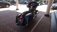 Edi tiba di kantor Wali Kota Cilegon sekitar pukul 10.15 WIB dengan memakai rompi khas pengendara Harley Davidson dan celana jins. Edi berangkat dari rumah pribadinya di Serang, Banten. Edi berangkat dari Serang tanpa pengawalan. Saat ditanya kenapa memilih pergi ke kantor menggunakan sepeda motor mahal, Edi hanya menjawab bahwa sepeda motor miliknya itu jarang dipakai