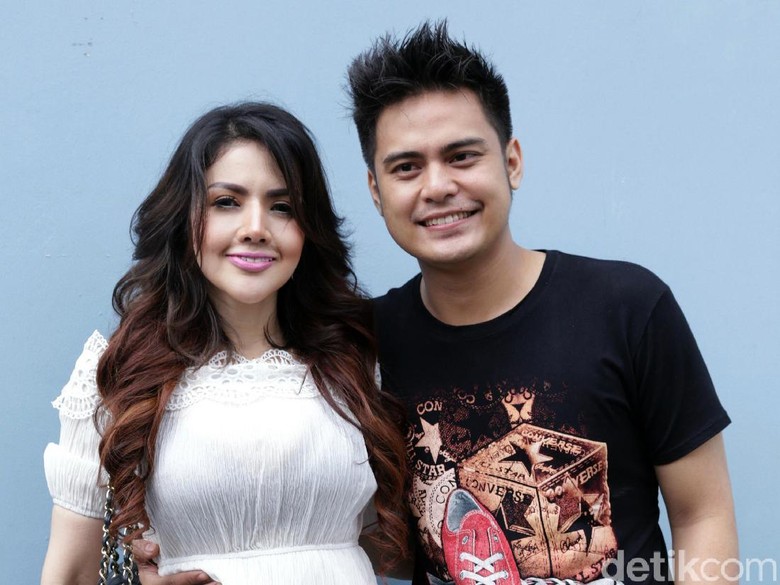 Galih Ginanjar Puji Istrinya Cantik, Netizen Berontak Seret Fairuz A Rafiq Galih Ginanjar Puji Istrinya Cantik, Netizen Berontak Seret Fairuz A Rafiq