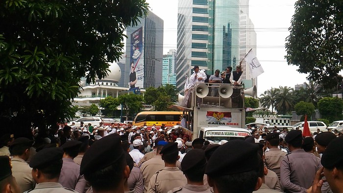 Suasana aksi. Foto: Samsudhuha Wildansyah/detikcom Suasana aksi. Foto: Samsudhuha Wildansyah/detikcom
