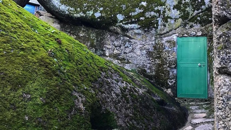 Foto: Rumah yang anti mainstream di Monsanto, Portugal (mister.nose/Instagram) Foto: Rumah yang anti mainstream di Monsanto, Portugal (mister.nose/Instagram)
