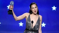 Aktris berusia 32 tahun itupun membacakan pidato soal pelecehan seksual yang sedang ramai di Hollywood. Foto: Kevin Winter/Getty Images