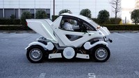 Menggandeng sebuah firma startup yang berbasis di Tokyo, Four Link Systems, ia berharap bahwa mobil rancangannya ini mampu tembus standarisasi dan dapat restu untuk beroperasi dijalanan. Karena, ternyata sudah cukup banyak yang memesan mobil unik ini lho, Otolovers. Foto: Reuters