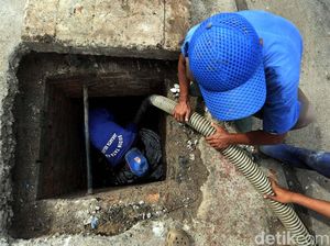 Cegah Banjir, Gorong-gorong Jalan Kemang Dibersihkan