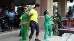 Gaya Sandiaga Senam Sayang Via Vallen di Balai Kota