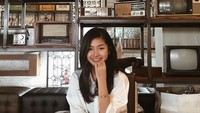 Elisa Jonathan punya senyum mempesona. Foto: Instagram/elisajonathan