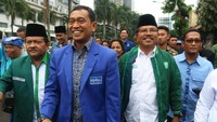 KPU mengembalikan berkas pendaftaran JR Saragih dengan sejumlah catatan seperti perbaikan surat tanda tamat belajar (STTB). KPU memberi batas waktu hingga 20 Januari 2018 untuk perbaikan. (Foto: ANTARA FOTO/Irsan Mulyadi).