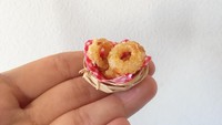 Tolong jangan diminta, Onion Ring!, tulis akun @miniyemek. Foto: Instagram Mini Yemek