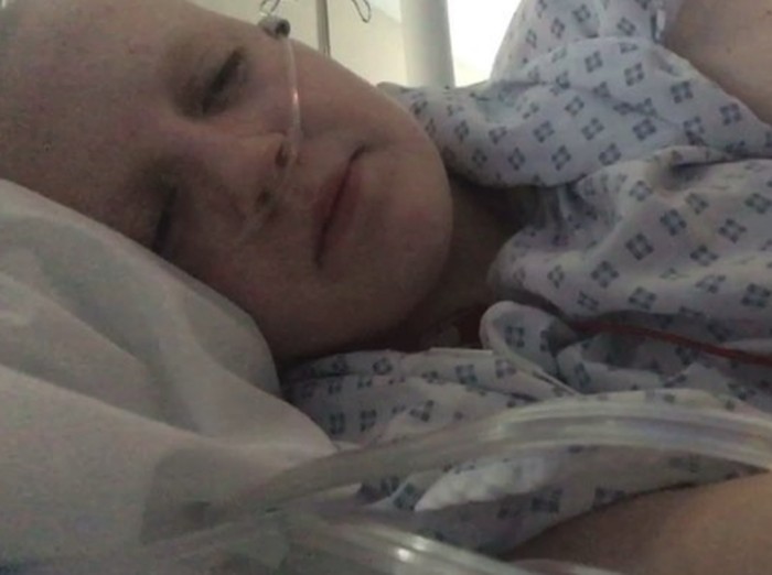 Sebuah kelainan genetik langka membuat Natasha Coates alergi pada berbagai hal, termasuk rambutnya sendiri. (Foto: Instagram/natashacoatesgb) Sebuah kelainan genetik langka membuat Natasha Coates alergi pada berbagai hal, termasuk rambutnya sendiri. (Foto: Instagram/natashacoatesgb)