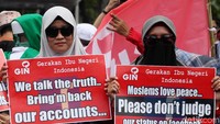 Massa meminta penjelasan Facebook terkait pemblokiran akun yang dialami oleh mereka.