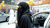 Di sana, para perempuan Saudi dapat memilih sendiri mobil yang akan mereka beli dan kendarai nantinya.