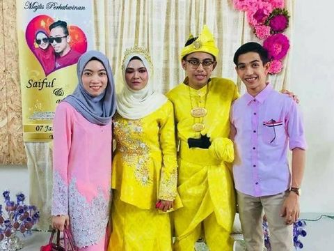 Iseng Ganti Keris dengan Pistol di Busana Adat, Pengantin Pria Ini Bikin Geger