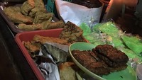 Wedang dan beragam gorengan jadi pilihan kuliner malam presenter berusia 33 tahun ini. Foto: Instagram