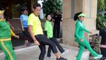 Gaya Sandiaga Senam Sayang Via Vallen di Balai Kota
