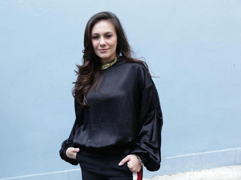 Ibunda Ingin Tinggal di Indonesia, Wulan Guritno Beli Rumah di Bali Ibunda Ingin Tinggal di Indonesia, Wulan Guritno Beli Rumah di Bali