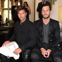 Pelantun  Livin la Vida Loca itu sudah mengaku penyuka sesama jenis sejak 2010 silam. Sejak lama ia sudah digosipkan gay, namun Ricky sempat menolaknya. Akhirnya di 2010, Ricky membuat pernyataan resmi bahwa dia gay.  Foto: dok. Getty Images