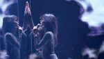 Lekuk Tubuh Camila Cabello di Atas Panggung