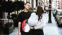 Axel dan Pevita diisukan berpacaran usai munculnya foto-foto mereka yang tengah bersama di London. (Dok. Instagram/axelmatthewthomas)