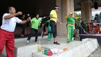 Lagu Sayang diputar untuk mengiringi senam Sandiaga.