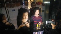 Keluarga Fredrich Yunadi sempat mendatangi KPK dini hari tadi. (Aditya Fajar-detikcom)