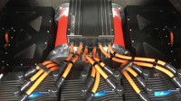 Motor listrik HPEVS AC-51 dikawinkan dengan 4 baterai listrik 47 kilowatt, yang dipangku oleh box alumunium dan karbon fiber. Foto: Pool (Motor1)