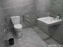 Kebersihan Toilet GBK Dikeluhkan, Jorok dan Banyak Partisi Berlubang