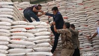 Dia mengatakan secara umum harga beras di dua pasar tersebut sesuai dengan harga eceran tertinggi (HET) pemerintah, yakni Rp 9.450. Harga di bawah HET ada, Rp 7.000, Rp 7.500, dan Rp 8.000. Premium sampai Rp 10.000, kata Syahrul Yasin Limpo.