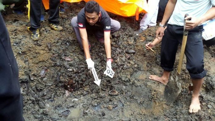Bunuh Suami karena Cekcok Mulut, IRT Kubur Jasad Korban di Kebun