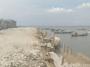 Antisipasi Banjir, Tanggul Laut Dibangun di Kampung Nelayan Kejawan