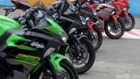 Kawasaki Ninja 250 ini masih menawarkan desain sporty. Motor ini kini memiliki desain yang serba tajam.