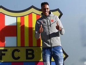 Yerry Mina Mau Belajar Banyak dari Pique dan Umtiti
