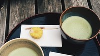 Ini adalah matcha dan permen. klo di indo mah ngeteh sambil makan singkong goreng kekekeke, komentar akun instagram @danihere2211. Foto: Instagram yukikt