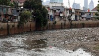Kesadaran untuk membuang sampah pada tempatnya tampaknya memang masih kurang.