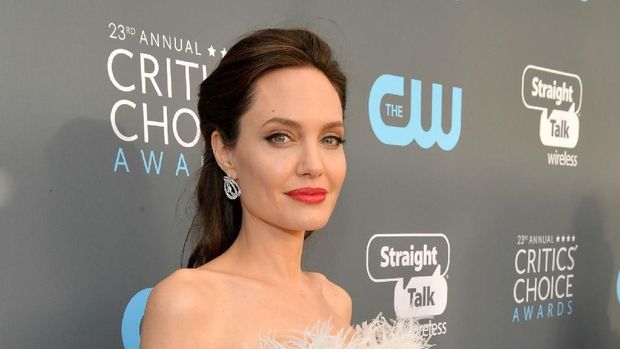 Tak Cuma Seth Meyers, Seleb Ini juga Punya Cerita Unik saat Persalinan
